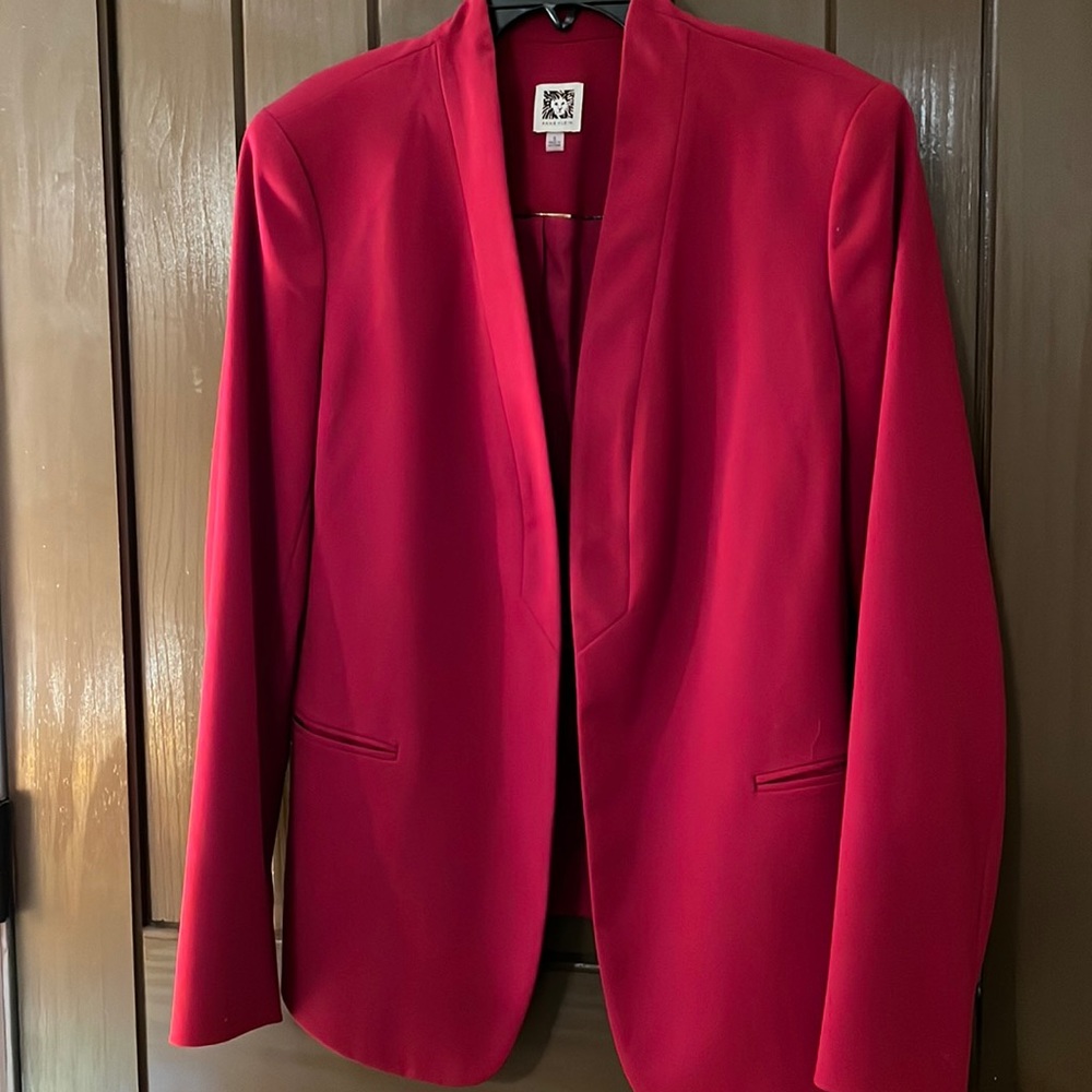 Red blazer!! Size 6 Anne Klein perfect for fall/winter wear!! Great condition.